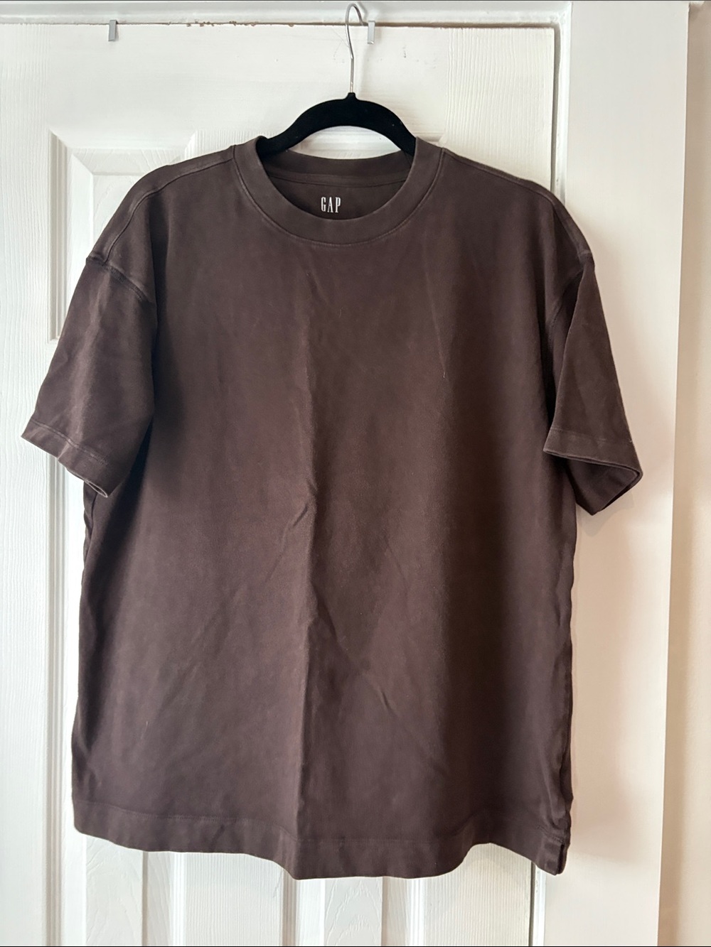 GAP  Heavyweight cotton Classic Crew Neck T-Shirt in Dark Brown